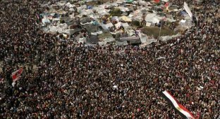 Огромная толпа демонстрантов снова оккупировала площадь Тахрир в Каире (11 фото)