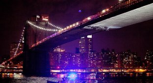 Инцидент в Нью-Йорке – поврежден Бруклинский мост (7 фото)