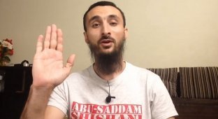 Чеченского блогера Тумсо Абдурахманова пытались убить в собственной квартире, но тот смог отбиться (2 фото + видео)
