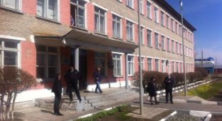 Под Новосибирском учащийся колледжа открыл стрельбу по одногруппникам (4 фото)