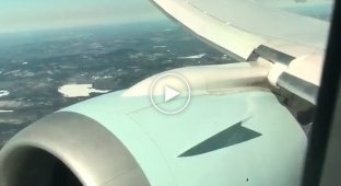 Пассажир самолета заснял момент аварийного сброса топлива из бака во время полета