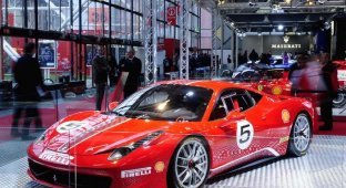 В Маранелло представили гоночную версию суперкара Ferrari 458 Italia (27 фото)