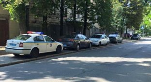 Украинские “копы” показали, как не нужно парковаться