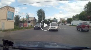 Наказал за проезд на красный свет ДТП в Саратовской области