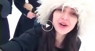 Снег, девочки, селфи-палка и грузинская песня