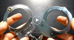 Как устроены наручники