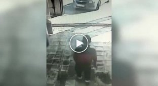 Педаль соскочила. В Иркутске нетрезвый мужчина задавил сотрудника автомойки