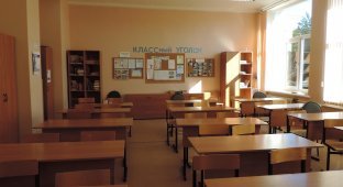В Приморье ученик пообещал убить учителя за тройку (2 фото)