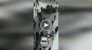 В Казани ОМОН силой разгоняет протестующих (мат)