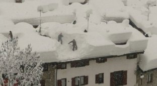  Италию слегка завалило снегом (9 фото)