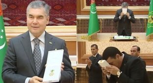 В духе Брежнева: Бердымухамедов и члены туркменского правительства обменялись медалями (3 фото + 1 видео)
