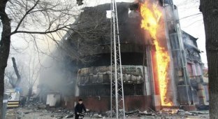 Хаос в Киргизии (14 фото)