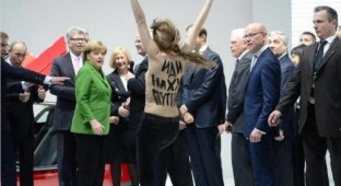 Акция протеста девушек из Femen в Ганновере (15 фото + видео) (эротика)