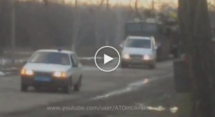 Колона брони ВСУ по дороге на Донбас