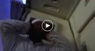 Самый жуткий способ проснутся в самолете во время многочасового полета