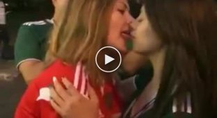 Болельщицы сборных России и Мексики слились в страстном поцелуе