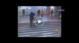 В московском метро мужчина пытался познакомиться с девушкой при помощи ножа