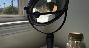 Почему не стоит оставлять зеркала на подоконнике (2 фото)