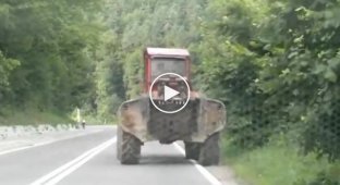 Пьяный польский тракторист за рулем трактора