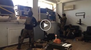 Донецкие Киборги под гимн Украины расстреливают террористов