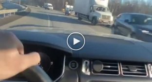 Instagram-блогер Дамир Мехтиев показывает, как он лихачит на своем Range Rover