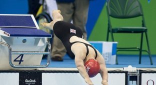 Британская пловчиха завоевала «золото» и установила мировой рекорд на Паралимпиаде в Рио (5 фото)