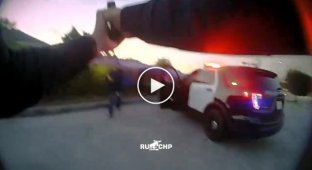 В США мужчина с мечом попытался напасть на полицейского