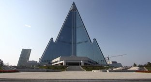Необычная гостиница Рюген в Северной Корее (7 фото)