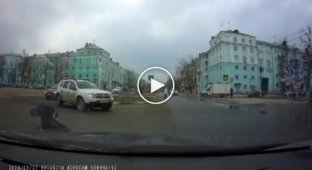 Джентльмен с цветами попал под машину в Дзержинске (мат)