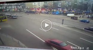 В Киеве на Телиги Chevrolet протаранил две легковушки и автобуc