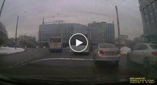 В Петербурге водитель утихомирил агрессора газовым баллончиком