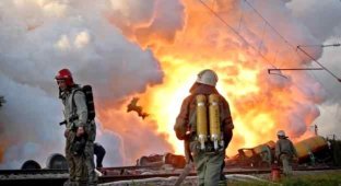 Катастрофа поезда с фосфором под Украиной (8 фото)