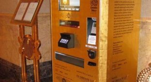 Берлинский банкомат, выдающий золото (7 фото)