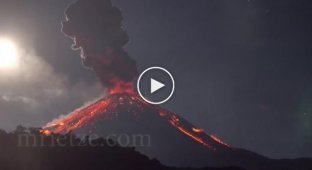 Извержение вулкана Ревентадор в Эквадоре