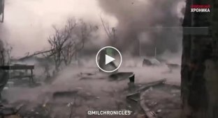 Российские пропагандоны засняли момент наезда танка оккупантов на мину