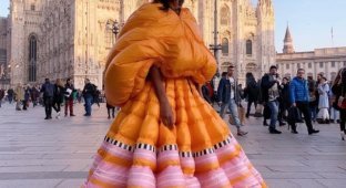 Moncler представил необычные женские пуховики, похожие на платья (12 фото)