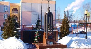 Мемориалы жертвам террактов в Москве (13 фото)