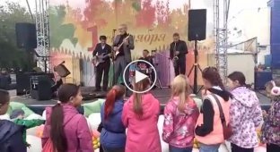 Недетские песни на концерте ко Дню знаний в Челябинской области