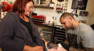 Фанатки Робина Уильямса почтили память кумира татуировками (9 фото)
