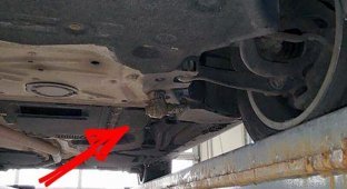 В минский сервисный центр пригнали BMW X6 с гранатой под днищем (1 фото + 1 видео)