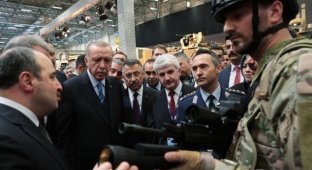 Турция показала новейшее лазерное оружие TUMOL (7 фото)