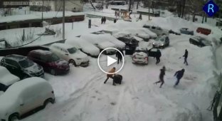 Массовая драка в Уфе во время уборки снега