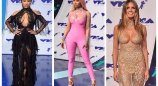 Самые откровенные наряды знаменитостей на премии MTV-2017 (19 фото)