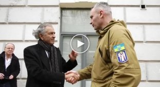 Кличко встретился с Бернаром-Анри Леви, снимающим документальный фильм о войне в Украине