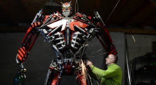 Польский мастер превращает груды металлома в потрясающие скульптуры (21 фото)