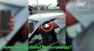 В Кемерово девушка вцепилась ногтями в лицо ДПСника, защищая пьяного мужа