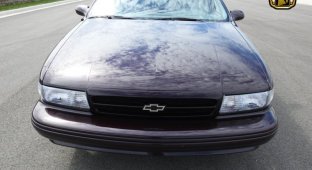 Новенький Chevrolet Impala SS 1995 года (19 фото)