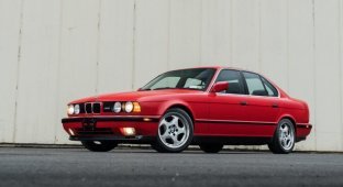 Ухоженный и недешевый BMW M5 1991 года красного цвета (19 фото)