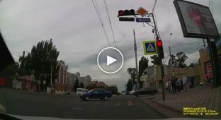 Массовое ДТП с переворотом в центре Ростова