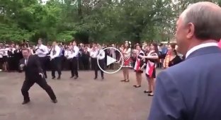 Зажигательный танец директора саратовского Восточно-Европейского лицея